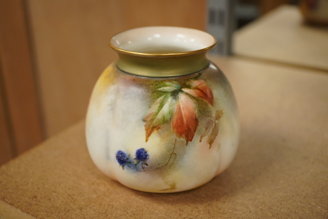 A Hadley's Worcester blackberries painted vase, model number 158, 8cm